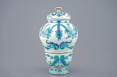 Un pot couvert en porcelaine de Chine d'après un modèle de Rouen, Kangxi/Yongzheng, début du 18ème