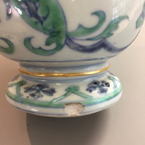 Un pot couvert en porcelaine de Chine d'après un modèle de Rouen, Kangxi/Yongzheng, début du 18ème — photo 14