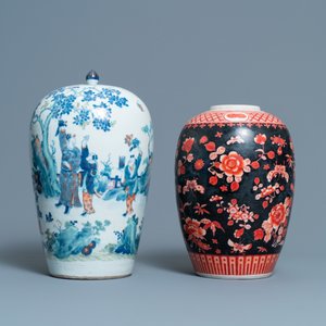 Un pot couvert en porcelaine de Chine doucai et un en rouge de fer sur fond noire, 19ème — photo 2