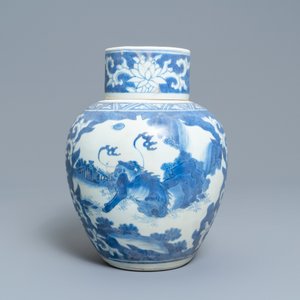 Un pot couvert en porcelaine de Chine en bleu et blanc à décor d'animaux mythiques, épave du Hatcher cargo, époque Transition — photo 3