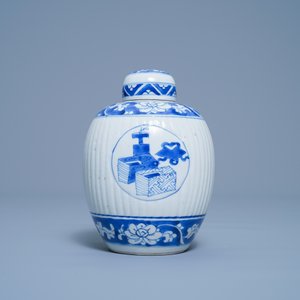 Un pot couvert en porcelaine de Chine en bleu et blanc, Kangxi — photo 2