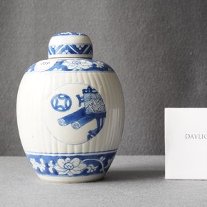 Un pot couvert en porcelaine de Chine en bleu et blanc, Kangxi — photo 6
