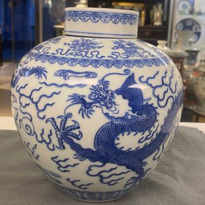 Un pot couvert en porcelaine de Chine en bleu et blanc, marque et peut-être époque de Qianlong — photo 15