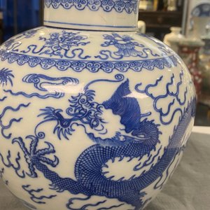 Un pot couvert en porcelaine de Chine en bleu et blanc, marque et peut-être époque de Qianlong — photo 17