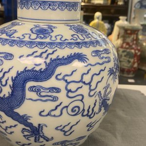 Un pot couvert en porcelaine de Chine en bleu et blanc, marque et peut-être époque de Qianlong — photo 19