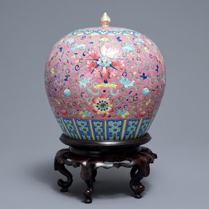 Un pot couvert en porcelaine de Chine famille rose, 19ème — photo 4