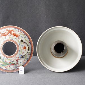 Un pot couvert en porcelaine de Chine famille rose pour le marché Straits ou Peranakan, 19/20ème — photo 11