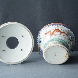Un pot couvert en porcelaine de Chine famille rose pour le marché Straits ou Peranakan, 19/20ème — photo 12