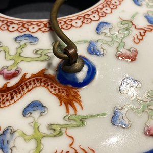 Un pot couvert en porcelaine de Chine famille rose pour le marché Straits ou Peranakan, 19/20ème — photo 13