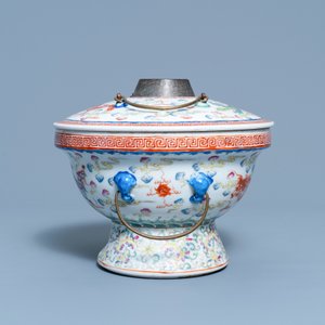 Un pot couvert en porcelaine de Chine famille rose pour le marché Straits ou Peranakan, 19/20ème — photo 5