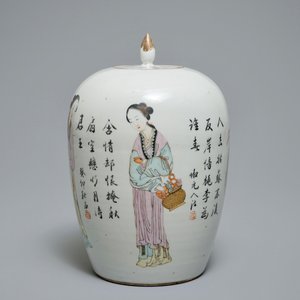 Un pot couvert en porcelaine de Chine qianjiang cai à décor de femmes mythologiques, 19/20ème — photo 2