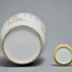 Un pot couvert en porcelaine de Chine qianjiang cai à décor de femmes mythologiques, 19/20ème — photo 6