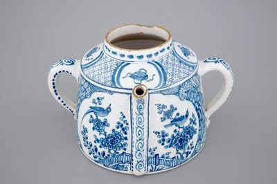 Un pot de chambre en faïence de Delft pour le marché anglais, debut du 18ème