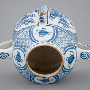 Un pot de chambre en faïence de Delft pour le marché anglais, debut du 18ème — photo 7