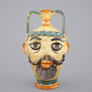Un pot de pharmacie en majolique italienne en forme de tête, Caltagirone, vers 1800 — photo 1