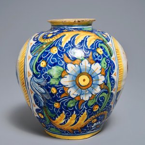 Un pot de pharmacie ou 'vaso a palla' en majolique italienne, Venise, 2ème moitié du 16ème — photo 2