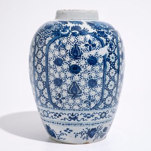 Un pot en faïence de Delft bleu et blanc à décor chinoiserie, 17ème — photo 4