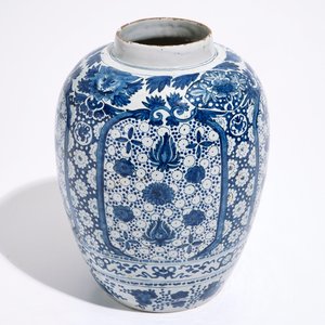 Un pot en faïence de Delft bleu et blanc à décor chinoiserie, 17ème — photo 7