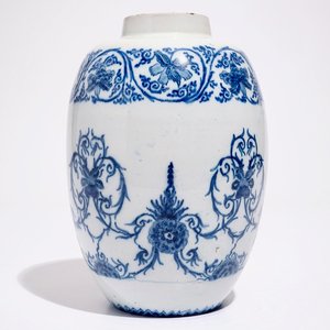 Un pot en faïence de Delft bleu et blanc à décor ornamental, fin du 17ème — photo 1