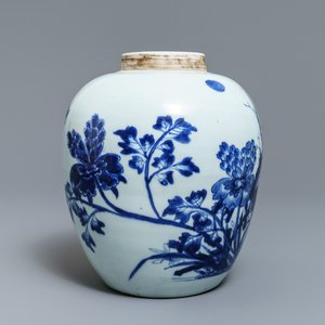 Un pot en porcelaine de Chine bleu et blanc, époque Transition — photo 3
