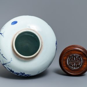 Un pot en porcelaine de Chine bleu et blanc, époque Transition — photo 6