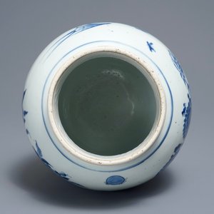 Un pot en porcelaine de Chine bleu et blanc, époque Transition — photo 5