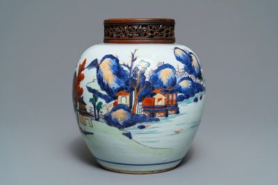 Un pot en porcelaine de Chine de style Imari à décor d'un paysage, Kangxi