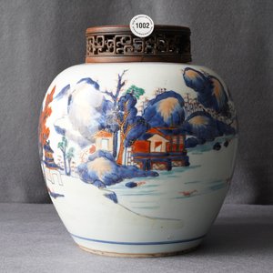 Un pot en porcelaine de Chine de style Imari à décor d'un paysage, Kangxi — photo 17
