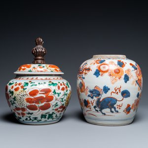 Un pot en porcelaine de Chine de style Imari et un bol couvert en wucai, Kangxi et époque Transition — photo 4