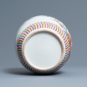 Un pot en porcelaine de Chine famille rose à décor de faisans, Qianlong — photo 7