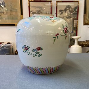 Un pot en porcelaine de Chine famille rose à décor de faisans, Qianlong — photo 9