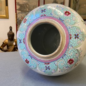 Un pot en porcelaine de Chine famille rose à décor de faisans, Qianlong — photo 10