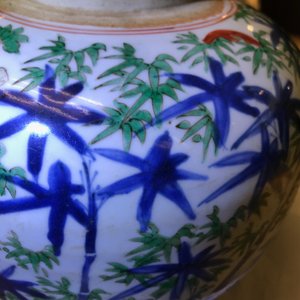 Un pot en porcelaine de Chine wucai à décor floral, époque Transition — photo 16