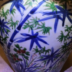 Un pot en porcelaine de Chine wucai à décor floral, époque Transition — photo 20