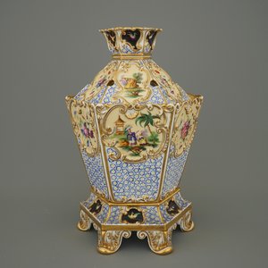 Un pot-pourri en porcelaine de Jacob Petit, Paris, vers 1835 — photo 1