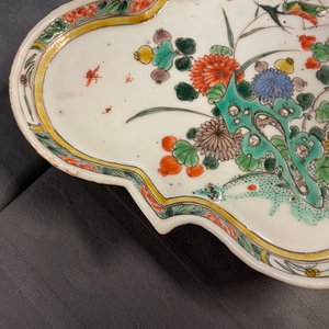 Un présentoir à 4 pieds en porcelaine de Chine famille verte, Kangxi — photo 6