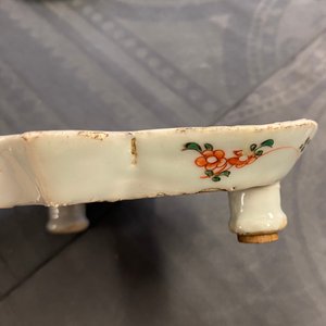 Un présentoir à 4 pieds en porcelaine de Chine famille verte, Kangxi — photo 7