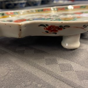 Un présentoir à 4 pieds en porcelaine de Chine famille verte, Kangxi — photo 8