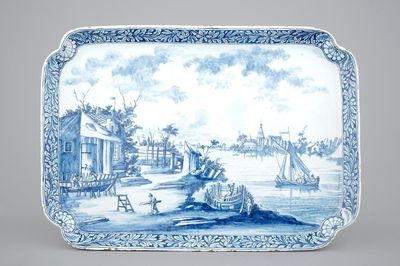 Un présentoir en Delft blue et blanc au décor d'un chantier naval, daté 1783