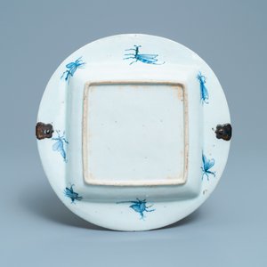 Un présentoir en porcelaine de Chine de style Imari à décor 'Dames au Parasol', Qianlong — photo 3