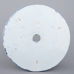 Un présentoir rond en faïence de Delft bleu et blan, 17ème siècle — photo 2