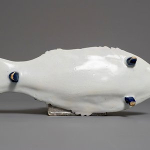 Un présentoir tripod en forme de hareng en faïence de Delft bleu et blanc, 18ème — photo 2