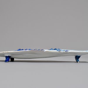 Un présentoir tripod en forme de hareng en faïence de Delft bleu et blanc, 18ème — photo 3