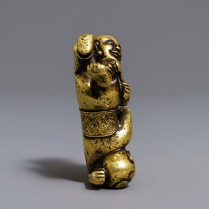 Un presse-papier en bronze doré en forme des frères Hoho, Chine, 18/19ème — photo 3