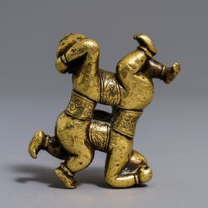 Un presse-papier en bronze doré en forme des frères Hoho, Chine, 18/19ème — photo 4