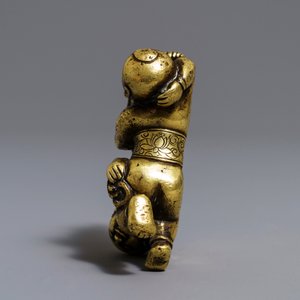 Un presse-papier en bronze doré en forme des frères Hoho, Chine, 18/19ème — photo 5
