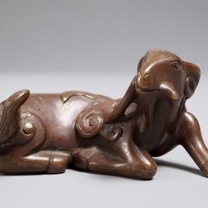 Un presse-papiers en bronze en forme de bélier, Chine, 17/18ème — photo 2