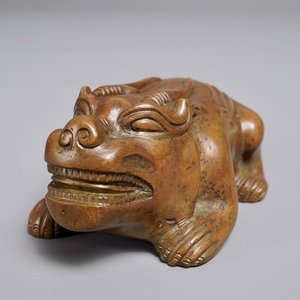 Un presse-papiers en bronze en forme de bixie, Chine, 18/19ème — photo 1