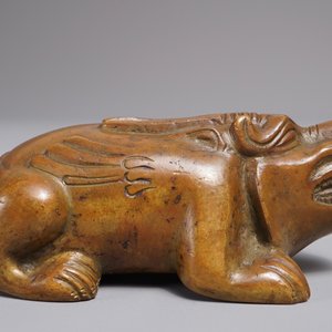 Un presse-papiers en bronze en forme de bixie, Chine, 18/19ème — photo 5