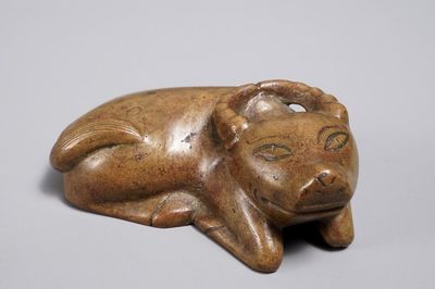 Un presse-papiers en bronze en forme de buffle, Chine, 18/19ème